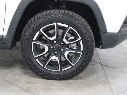 Used 2025 Jeep Compass Trailhawk w/ Trailer Tow Group AWD/4WD image 12