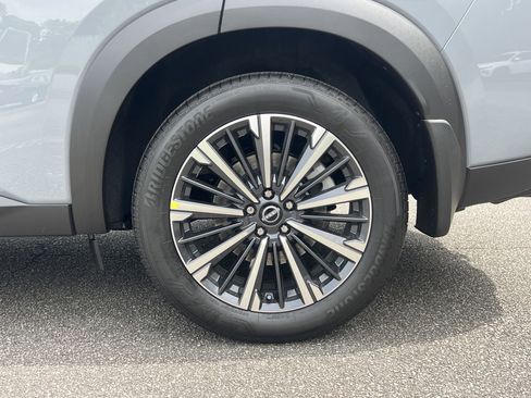 New 2026 Nissan Pathfinder Platinum FWD image 29