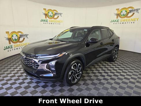 Used 2025 Chevrolet Trax RS w/ Sunroof Package FWD image 3