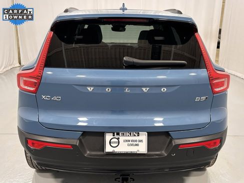 Used 2023 Volvo XC40 B5 Plus image 7