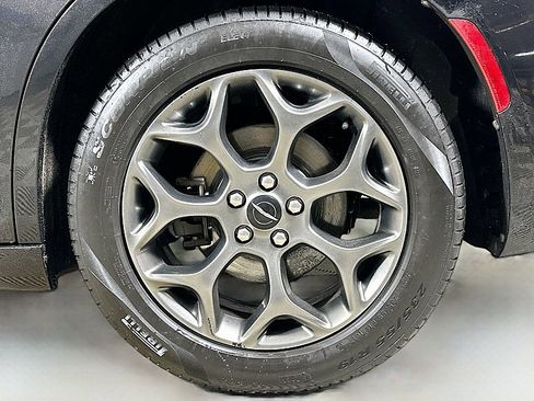 Used 2017 Chrysler 300 S w/ 300S Premium Group image 33