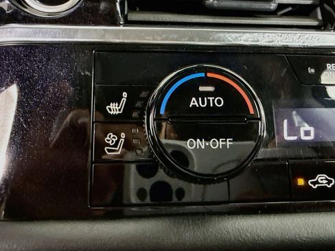 Used 2024 Nissan Pathfinder Platinum AWD/4WD image 26