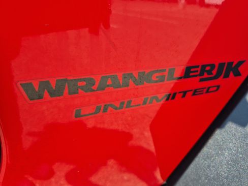 Used 2018 Jeep Wrangler Unlimited Rubicon w/ Connectivity Group AWD/4WD image 22