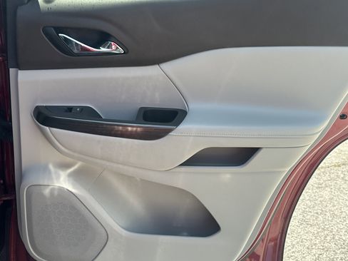 Used 2020 GMC Acadia SLT w/ Driver Alert Package II FWD image 16