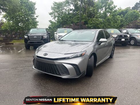 Used 2025 Toyota Camry SE w/ Convenience Package FWD image 4