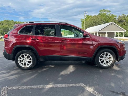 Used 2016 Jeep Cherokee Latitude w/ Comfort/Convenience Group FWD image 9