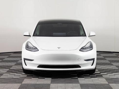 Used 2020 Tesla Model 3 Standard Range RWD image 10