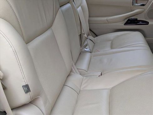 Used 2013 Lexus LX 570 4WD w/ Luxury Pkg image 18