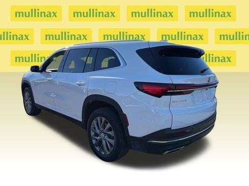 Used 2025 Buick Enclave Preferred image 6