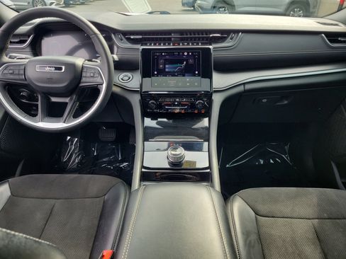 Used 2023 Jeep Grand Cherokee L Laredo image 9