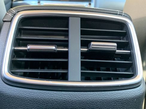 Used 2025 Genesis G70 2.5T image 24