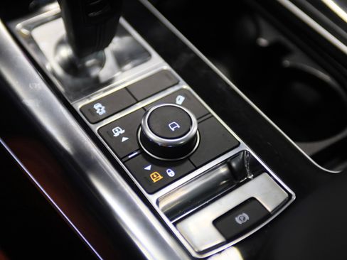 Used 2018 Land Rover Range Rover Sport HSE Dynamic image 32