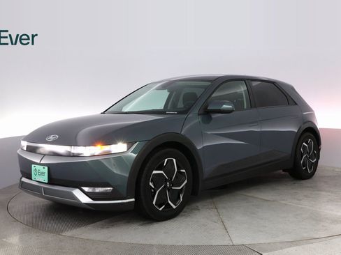 Used 2024 Hyundai Ioniq 5 SEL image 2