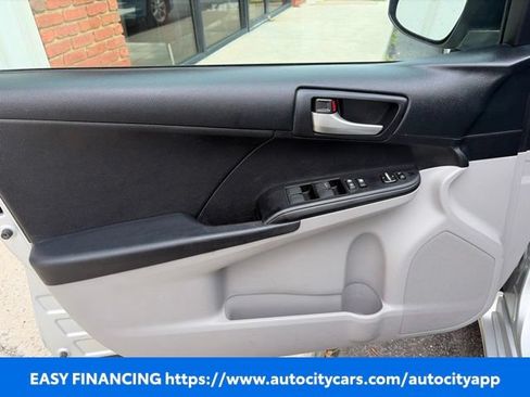 Used 2012 Toyota Camry LE FWD image 6