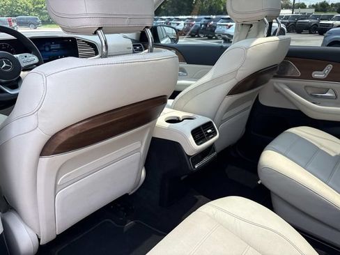 Used 2021 Mercedes-Benz GLS 580 4MATIC image 17