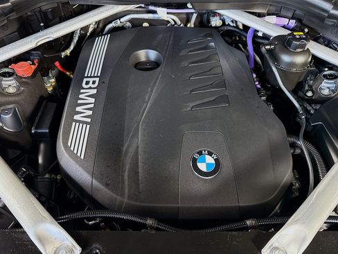 Used 2023 BMW X7 xDrive40i w/ Premium Package image 39