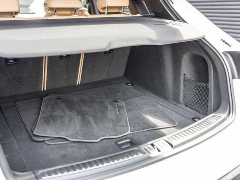 Certified 2024 Porsche Macan AWD/4WD image 18