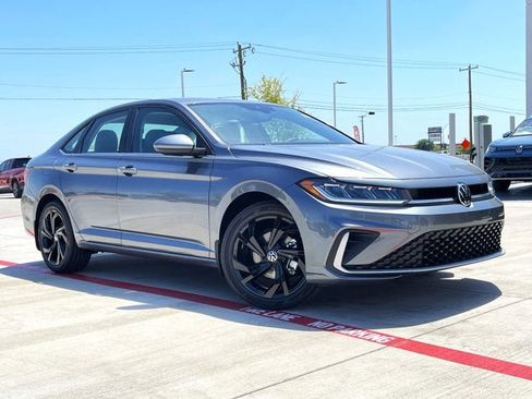 New 2025 Volkswagen Jetta SE image 6