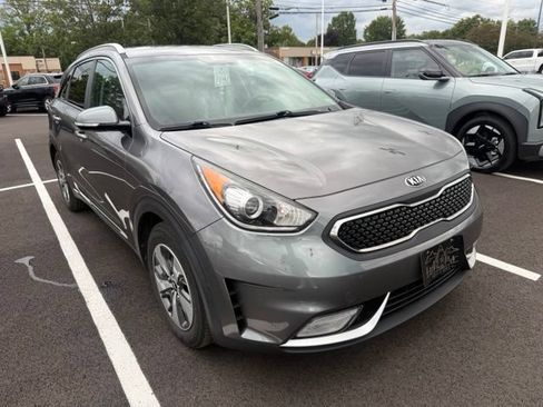 Used 2017 Kia Niro EX FWD image 1