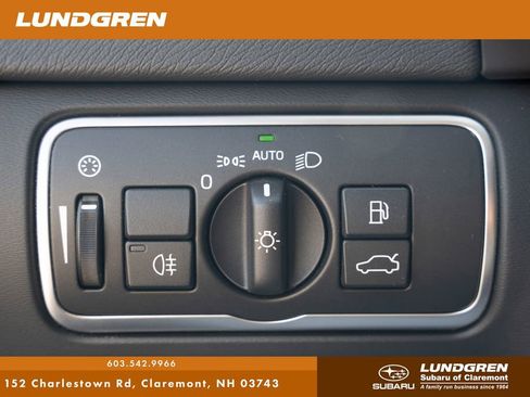 Used 2017 Volvo V60 T5 Premier w/ Convenience Package image 28