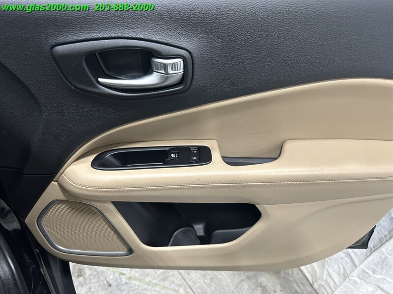 Used 2018 Jeep Compass Sport AWD/4WD image 26