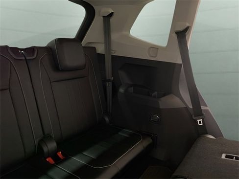 Used 2022 Volkswagen Tiguan SE image 68