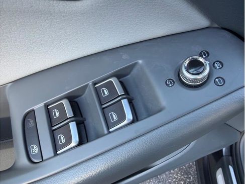 Used 2016 Audi Q5 2.0T Premium Plus w/ Technology Package image 9