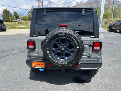 Used 2023 Jeep Wrangler Unlimited w/ Cold Weather Group AWD/4WD image 10