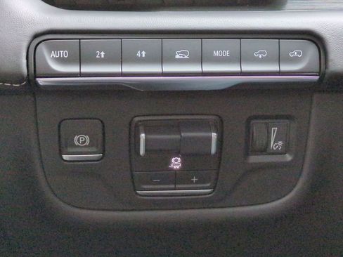 Certified 2024 Cadillac Escalade Premium Luxury Platinum AWD/4WD image 22