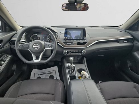 Used 2025 Nissan Altima 2.5 SV FWD image 10