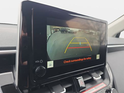 Used 2025 Toyota Corolla Cross XLE w/ Convenience Package image 23