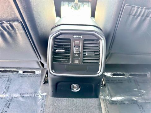 Used 2018 Porsche Macan AWD/4WD image 22