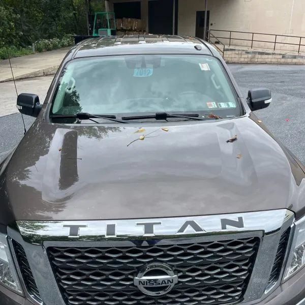 Used 2018 Nissan Titan SV AWD/4WD image 16