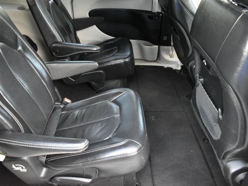Used 2022 Chrysler Pacifica Touring-L FWD image 30
