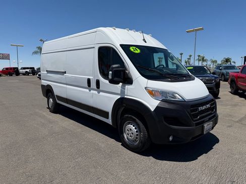 Used 2024 RAM ProMaster 2500 w/ Convenience Group FWD image 1