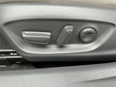 Used 2018 Toyota Camry LE image 12