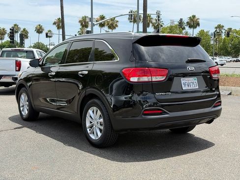 Used 2018 Kia Sorento FWD image 6