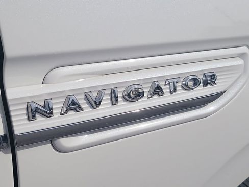 Certified 2023 Lincoln Navigator L Reserve AWD/4WD image 6