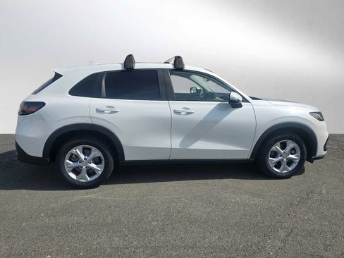 Used 2023 Honda HR-V LX image 2