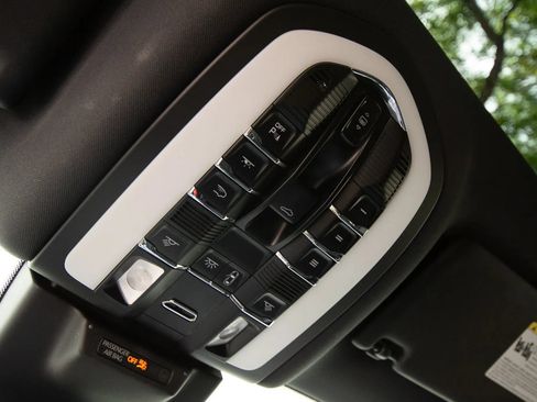 Used 2021 Porsche Macan w/ Premium Package Plus AWD/4WD image 59