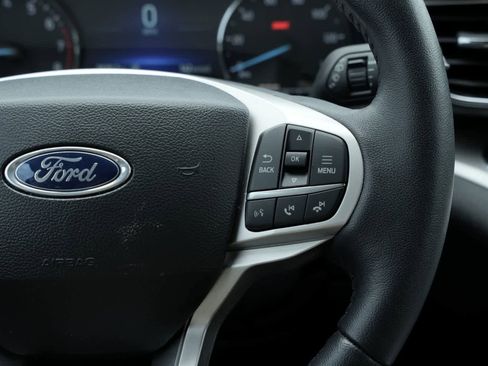 Used 2024 Ford Explorer XLT w/ Equipment Group 202A RWD image 9