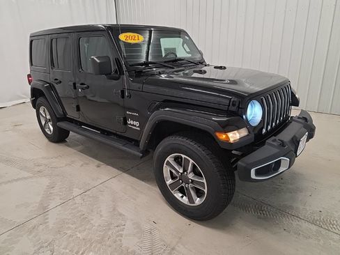 Used 2021 Jeep Wrangler Unlimited Sahara w/ Cold Weather Group AWD/4WD image 7