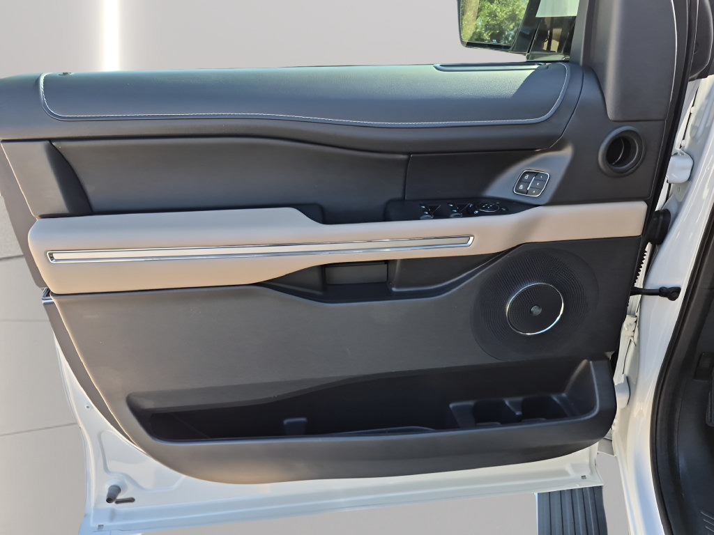 Used 2024 Ford Expedition Max Limited RWD image 16