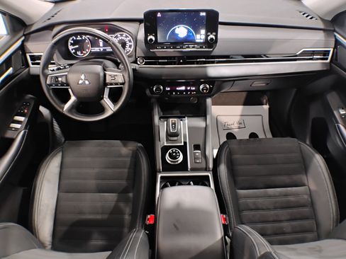 Used 2023 Mitsubishi Outlander SE image 75