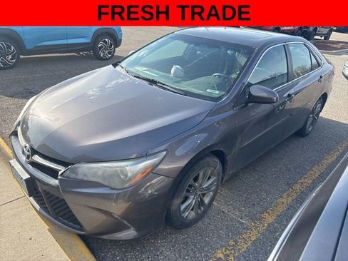 Used 2015 Toyota Camry SE w/ Moonroof Package FWD image 3