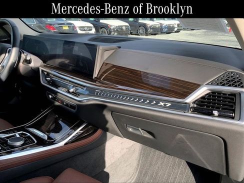 Used 2025 BMW X7 xDrive40i w/ Premium Package image 17