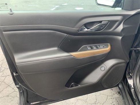 Certified 2023 GMC Acadia SLE w/ Driver Convenience Package image 22