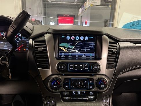 Used 2018 Chevrolet Suburban LT w/ LT Signature Package AWD/4WD image 29