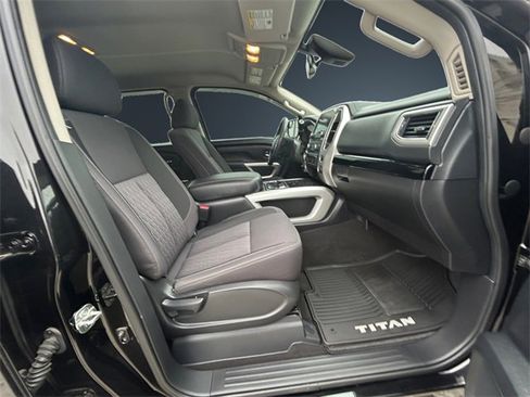 Used 2020 Nissan Titan SV w/ SV Convenience Package image 15