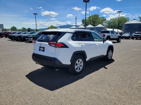 Used 2023 Toyota RAV4 LE AWD/4WD image 3